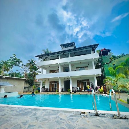 Dk Zur Einkenr Hotel Аханґама Екстер'єр фото
