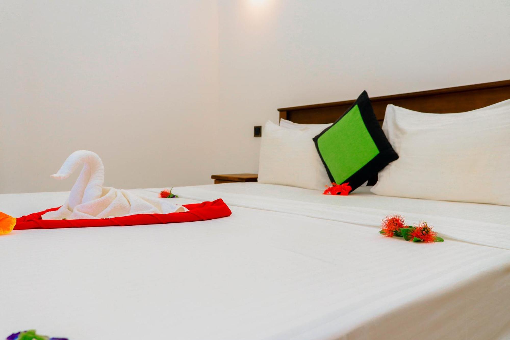 Dk Zur Einkenr Hotel Аханґама Екстер'єр фото